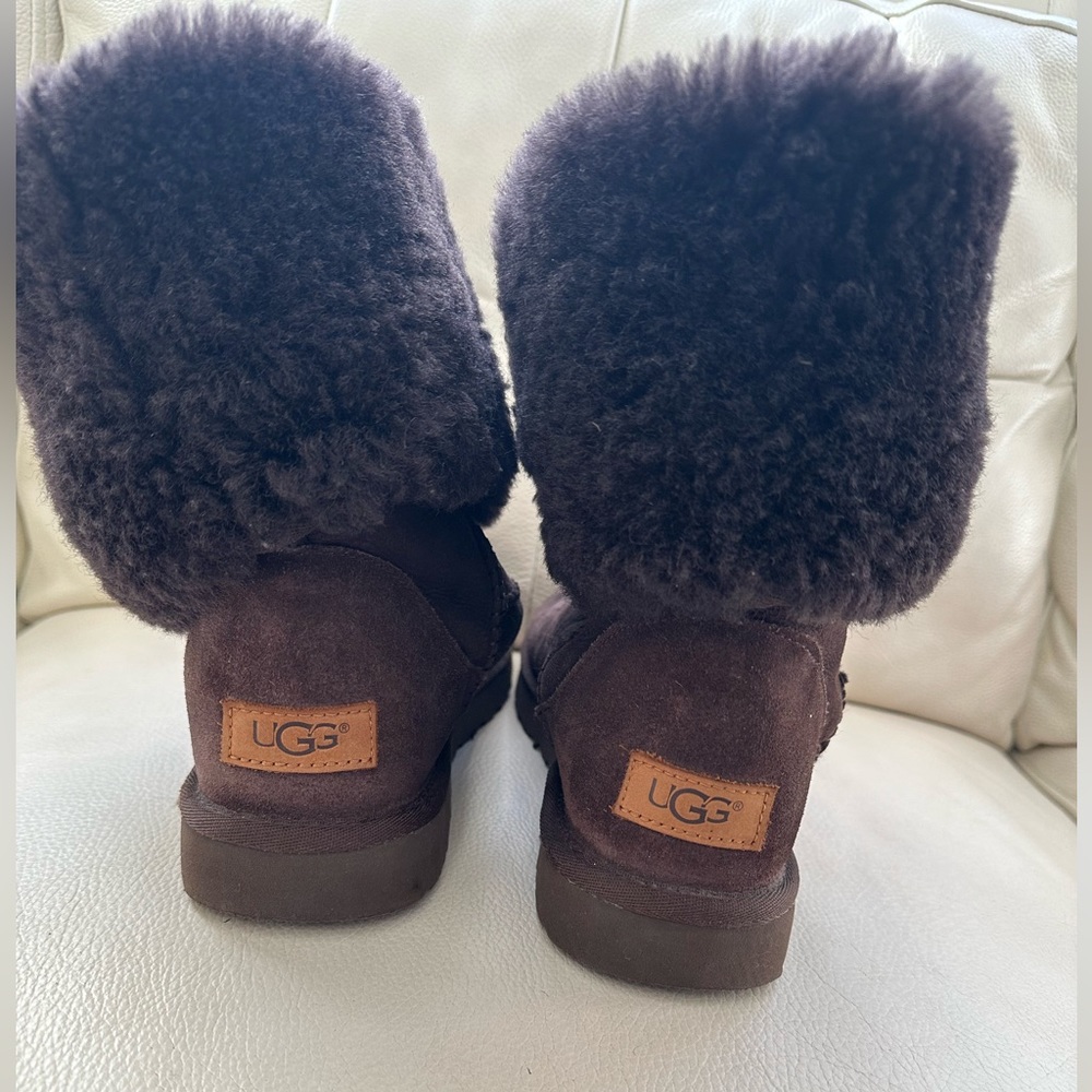 UGG women’s Shoes Chocolate brown Size 8
